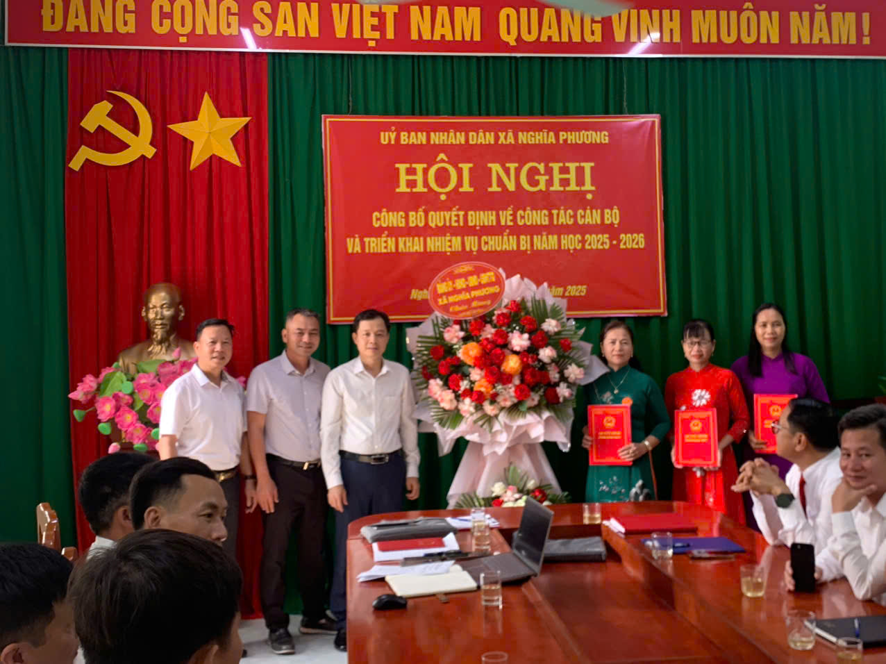 HỘI NGHỊ CÔNG BỐ QUYẾT ĐỊNH VỀ CÔNG TÁC CÁN BỘ