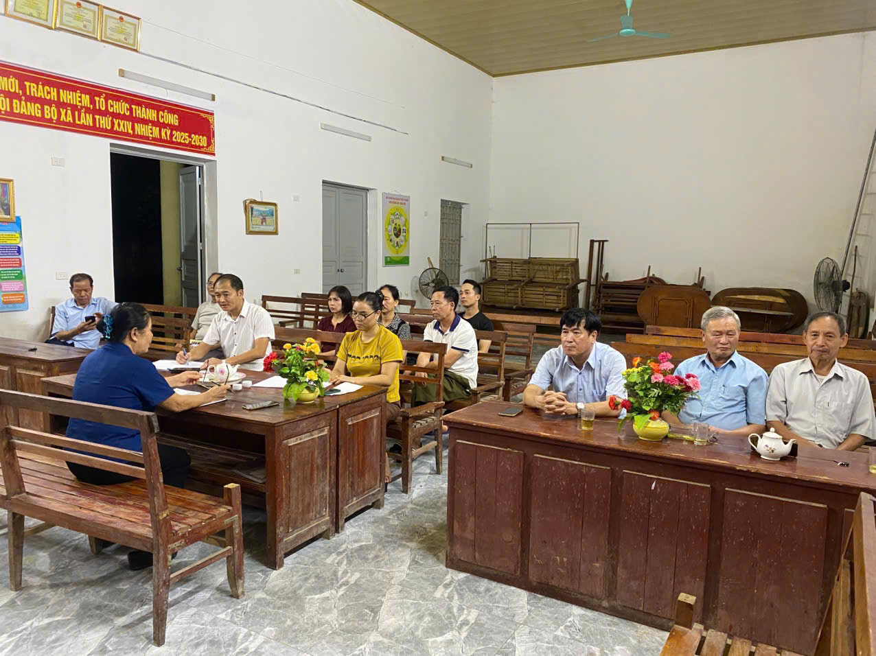 Đồng chí Vũ Trí Khiêm Phó Bí Thư Thường Trực Đảng Uỷ dự sinh hoạt chi bộ thôn Tân Hương Xã Nghĩa Phương